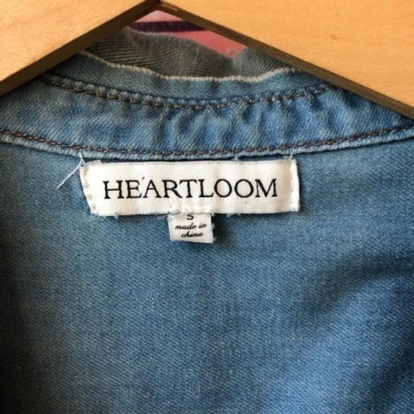 Revolve Heartloom Distressed Denim Button Down Shirt Women's Size Small NWOT - Picture 5 of 8